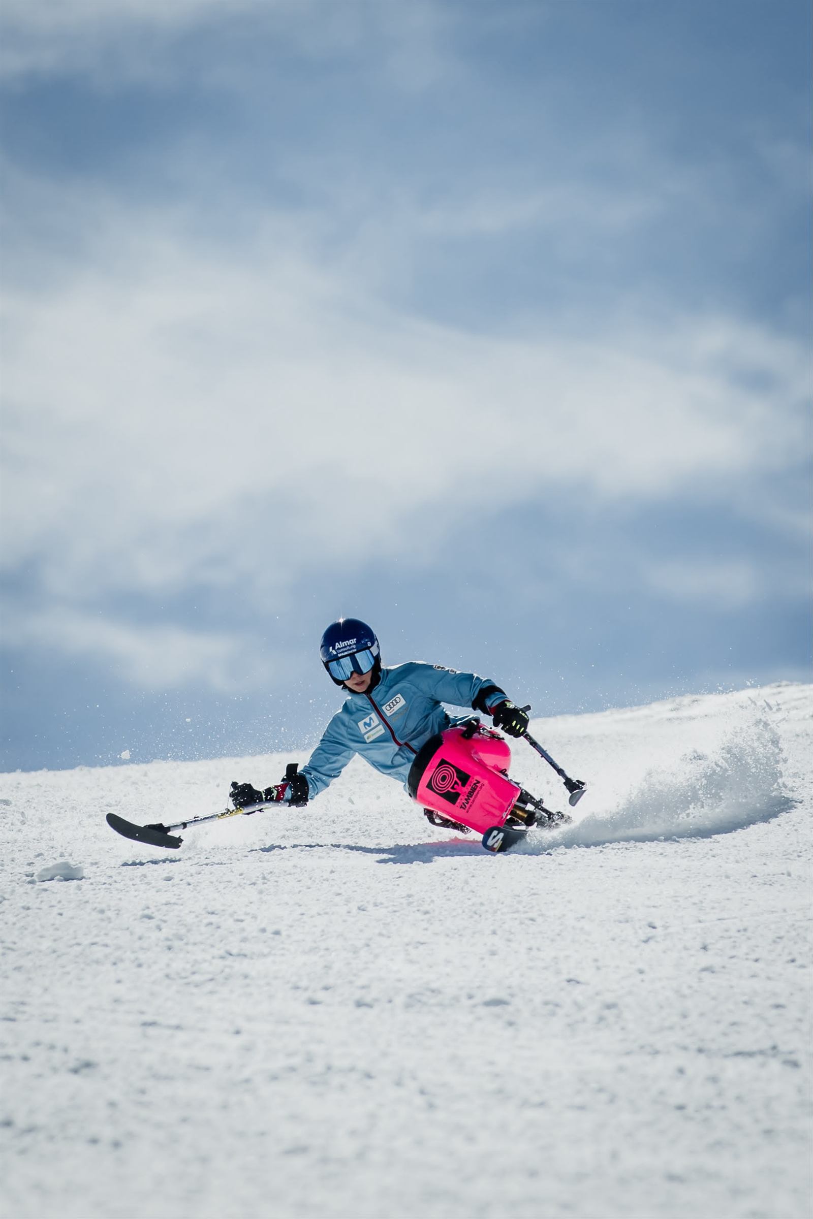 Audrey Pascual con su equipación de competición en la nieve